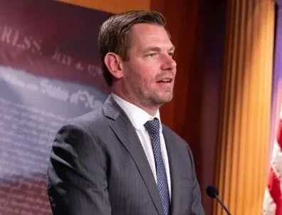 Quinta mujer acusa a Eric Swalwell de agresión sexual en California
