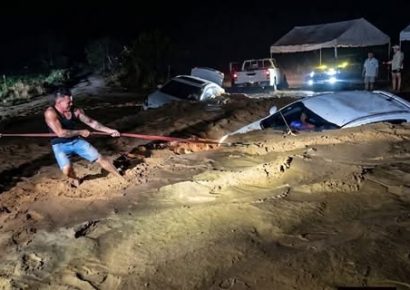 Crecida del río Nizao arrastra vehículos y deja comunidades incomunicadas en Ocoa