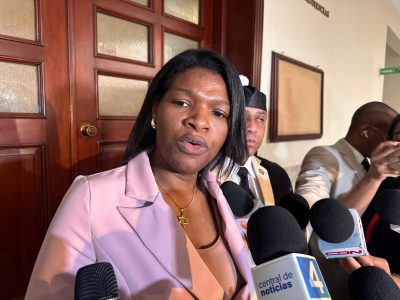 Condenan a Elizabeth Silverio a cinco años de prisión; asegura que es “un tapadero”