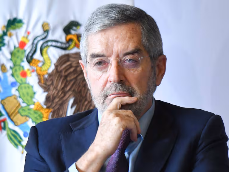 Renuncia el canciller de México Juan Ramón de la Fuente por motivos de salud