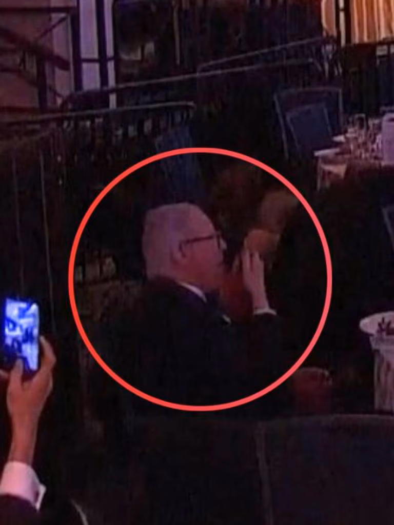 Michael Glantz, ‘salad man’, sigue comiendo en plena evacuación de la cena de corresponsales