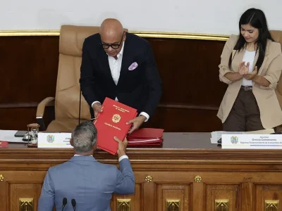 Asamblea Nacional de Venezuela designa nuevo fiscal y defensora del pueblo en medio de críticas