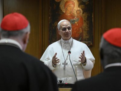 El papa León XIV reafirma que la Iglesia no aprueba la bendición formal de parejas homosexuales