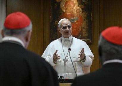 El papa León XIV reafirma que la Iglesia no aprueba la bendición formal de parejas homosexuales