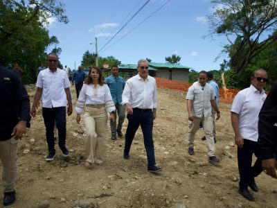 Abinader anuncia 112 apartamentos y reconstrucción del puente Camú en Villa Montellano