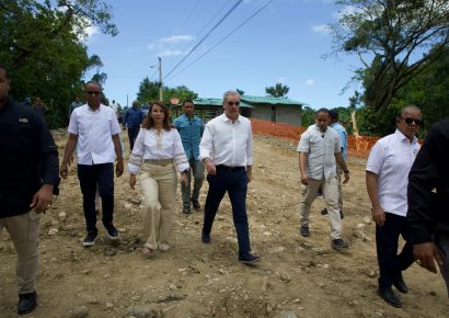 Abinader anuncia 112 apartamentos y reconstrucción del puente Camú en Villa Montellano