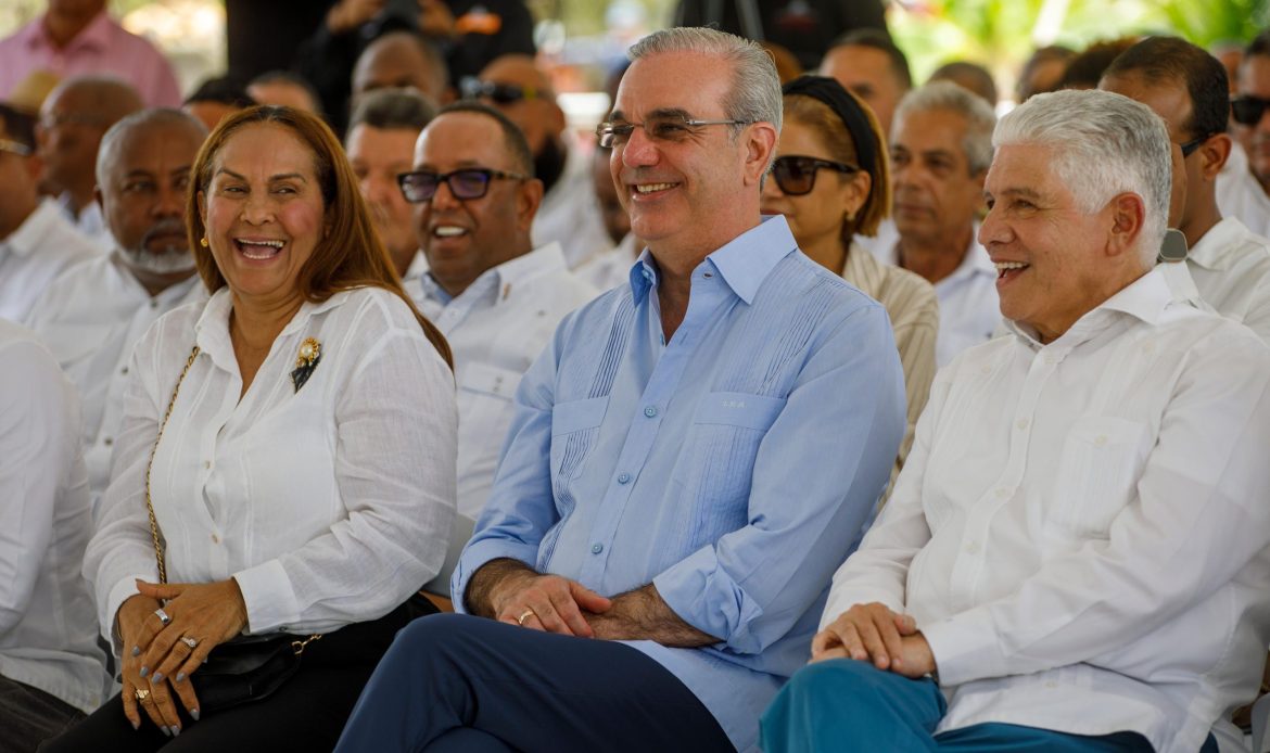 Abinader Inaugura el Circuito Vial Bajo Yuna, Conectando las Provincias Duarte y María Trinidad Sánchez
