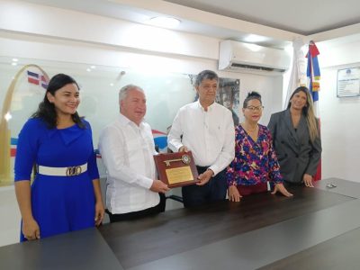 Santo Domingo Oeste entrega Llave del Municipio al embajador de Italia, Sergio Maffettone