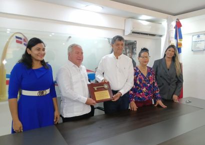 Santo Domingo Oeste entrega Llave del Municipio al embajador de Italia, Sergio Maffettone