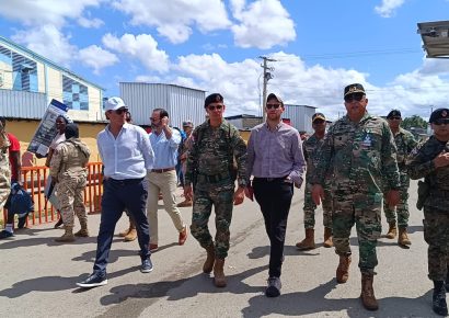 Autoridades dominicanas y delegación de EE. UU. inspeccionan zona fronteriza de Dajabón