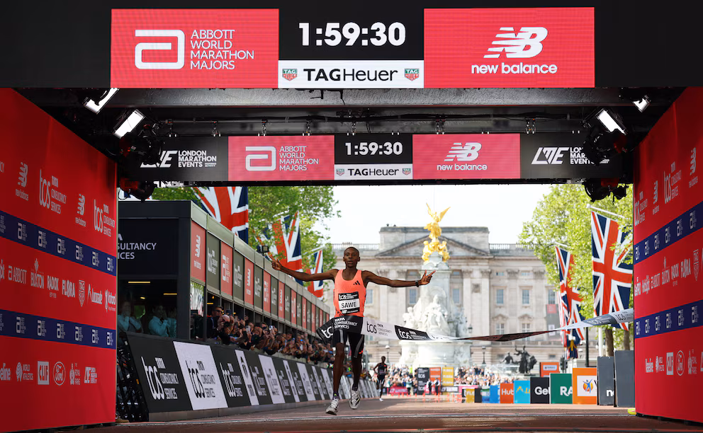 Récord mundial: Sabastian Sawe rompe la barrera de las dos horas en el maratón de Londres