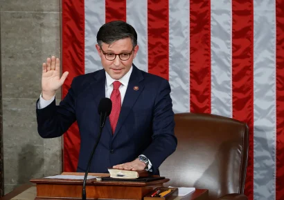 Mike Johnson pide devolver respeto al Congreso tras renuncias por denuncias de agresión sexual