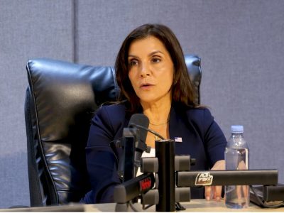 Embajadora de EE. UU. advierte que perseguirá el narcotráfico sin distinción de rango