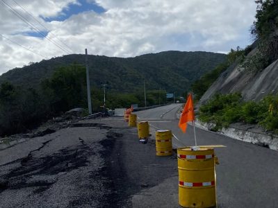 Socavón interrumpe tránsito en carretera Ocoa–Cruce de Ocoa