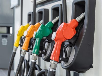 Gobierno mantiene congelados principales combustibles y aplica nuevas rebajas