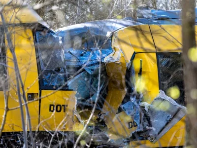 Cinco personas en estado grave tras colisión frontal de trenes en Dinamarca