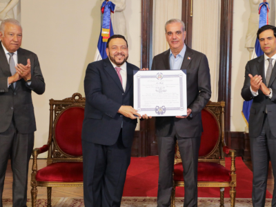 Presidente Abinader condecora de manera póstuma al expresidente Ulises Francisco Espaillat