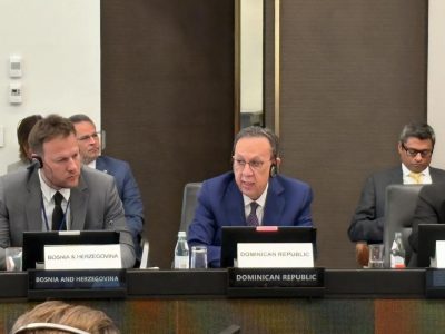 Gobernador del Banco Central Valdez Albizu participa en mesa de alto nivel sobre fraude digital en servicios financieros en Washington