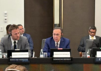 Gobernador del Banco Central Valdez Albizu participa en mesa de alto nivel sobre fraude digital en servicios financieros en Washington