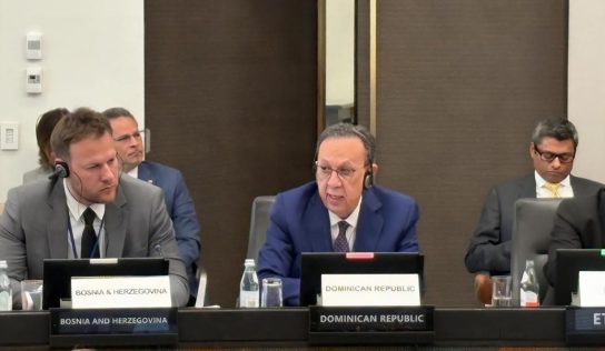 Gobernador del Banco Central Valdez Albizu participa en mesa de alto nivel sobre fraude digital en servicios financieros en Washington