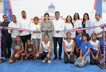Vicepresidenta Raquel Peña inaugura multiuso remozado en Villa Liberación