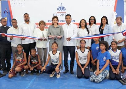 Vicepresidenta Raquel Peña inaugura multiuso remozado en Villa Liberación