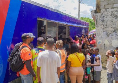 Gobierno asiste a más de 200 familias afectadas por lluvias en San Cristóbal