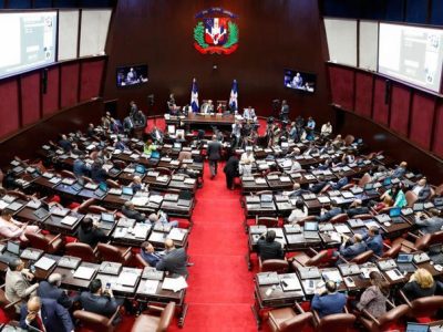 Oposición respalda estado de emergencia por lluvias, pero exige control estricto del gasto público