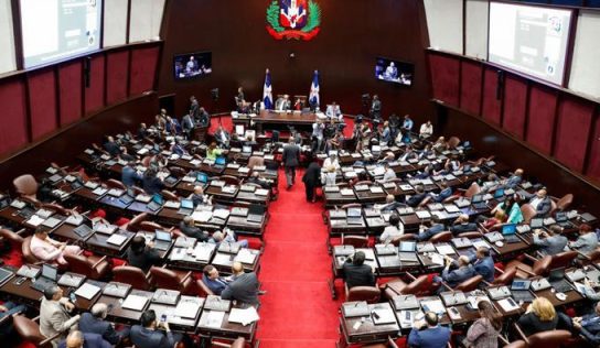 Oposición respalda estado de emergencia por lluvias, pero exige control estricto del gasto público