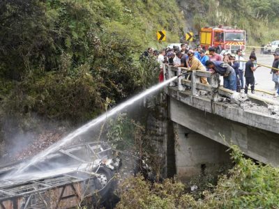 Accidente de autobús en Azuay deja 11 muertos y 20 heridos en Ecuador