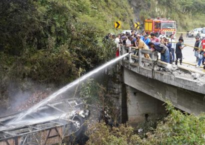 Accidente de autobús en Azuay deja 11 muertos y 20 heridos en Ecuador
