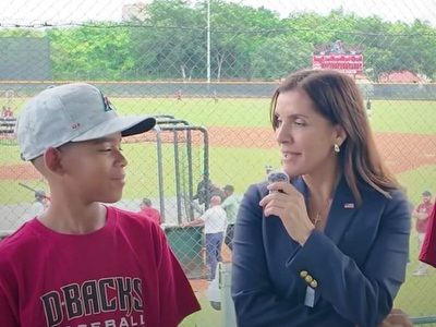 Hensel “Pico de Oro” y su hermano viven experiencia diplomática con embajadora de EE. UU. Leah Campos