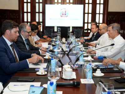 Canciller Roberto Álvarez se reúne con misión antipandillas en Haití tras llegada de tropas internacionales