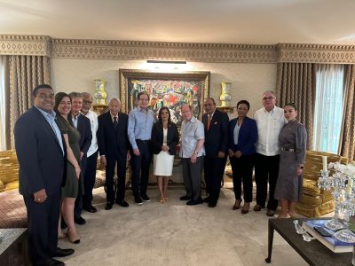 Embajadora de EE. UU. Leah Francis Campos sostiene encuentro con directivos del Grupo Corripio