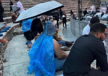 Fanáticos desafían la lluvia para ver a Christian Nodal en Altos de Chavón