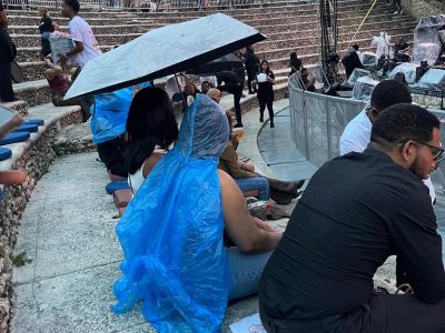Fanáticos desafían la lluvia para ver a Christian Nodal en Altos de Chavón
