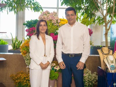 El ministro de Turismo recibe visita de la embajadora de EE. UU. y fortalecen la cooperación turística