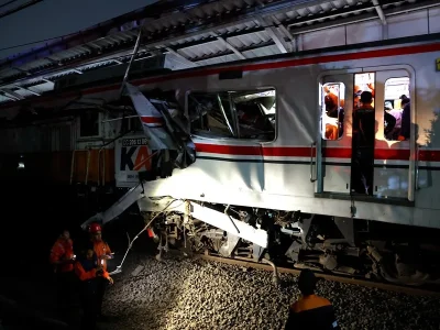 Accidente ferroviario en Indonesia: 15 mujeres mueren en choque de trenes, todas iban en el mismo vagón