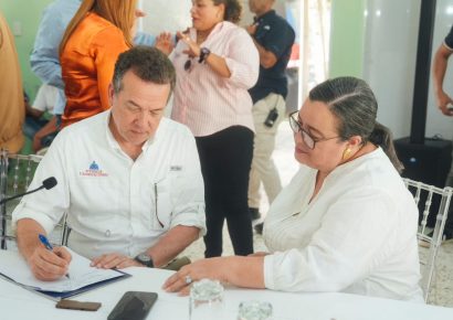 Abinader anuncia 112 apartamentos para familias afectadas en Villa Montellano