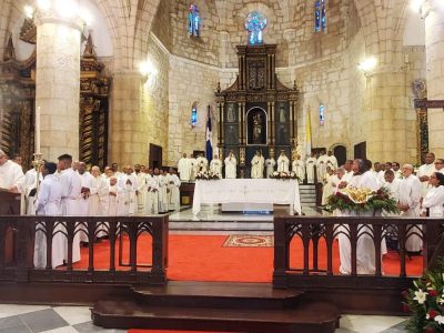 Dominicanos celebran el Domingo de Resurrección con fe, tradición y precaución