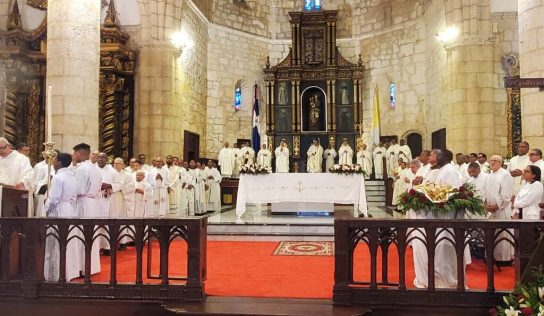 Dominicanos celebran el Domingo de Resurrección con fe, tradición y precaución