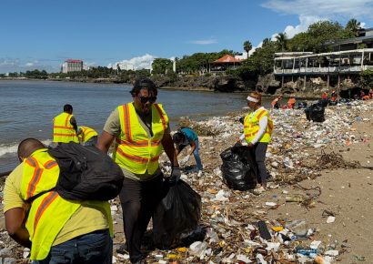 Medio Ambiente lidera jornada de limpieza en playas Montesinos y San Gil