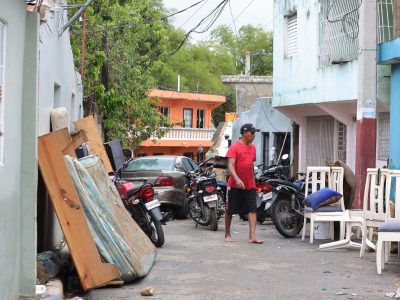 Residentes de Los Alcarrizos denuncian retrasos en entrega de ayudas