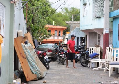 Residentes de Los Alcarrizos denuncian retrasos en entrega de ayudas