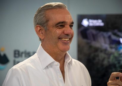Luis Abinader se posiciona como cuarto presidente mejor valorado de América Latina, según CB Consultora