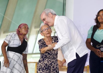 Abinader dialoga con 6,000 familias de Supérate y reafirma compromiso con programas sociales