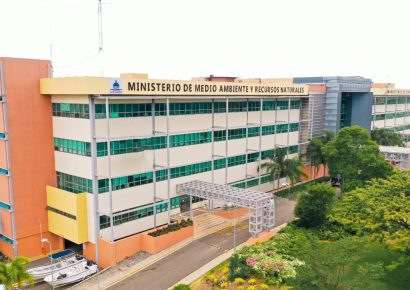 Medio Ambiente y Salud Pública firman acuerdo para agilizar permisos en proyectos sanitarios