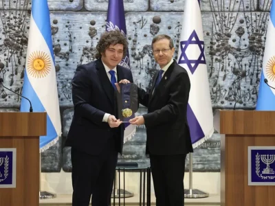 Presidente de Argentina Javier Milei recibe la Medalla Presidencial de Israel por su “claridad moral”