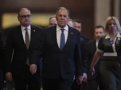 El ministro ruso Lavrov resalta en Pekín que la cooperación entre Rusia y China es clave para la estabilidad mundial