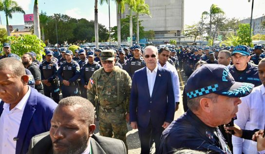 Presidente Abinade califica de “totalmente inaceptable” agresión de oficial policial a joven en Los Mina